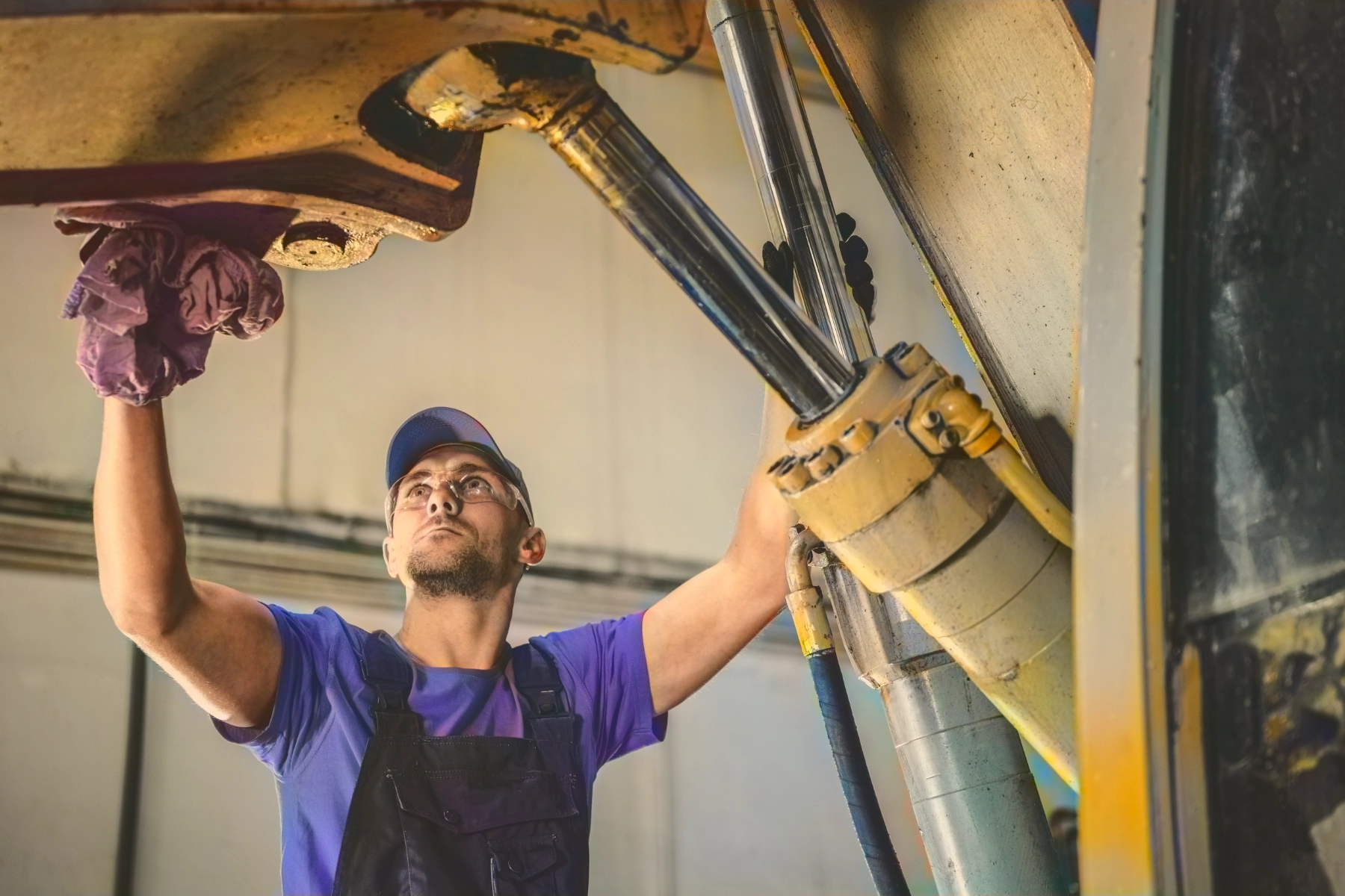 immagine che mostra un escavatore guasto